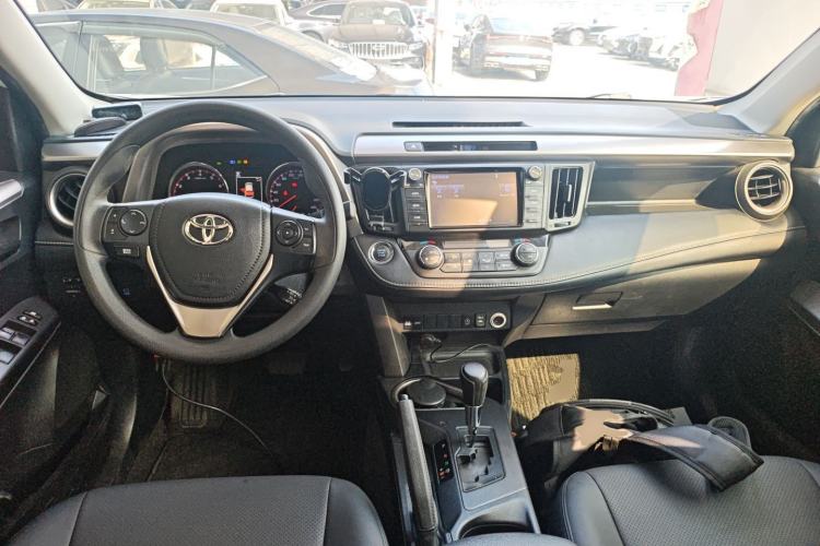 Used Toyota RAV4 2019 2.0L CVT Two-Wheel Drive Fashion X Limited Edition China VI Standard Center Console