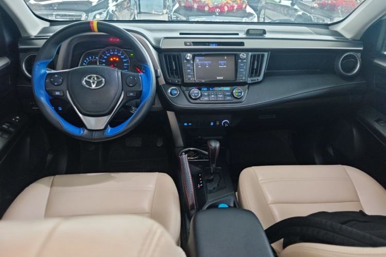 Used Toyota RAV4 2019 2.0L CVT Two-Wheel Drive Luxury Version China VI Standard Center Console