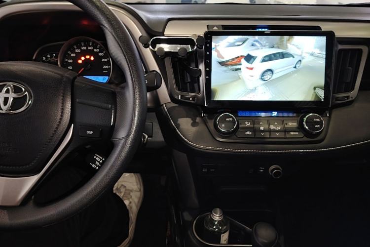 Used Toyota RAV4 2019 2.0L CVT Two-Wheel Drive Pioneer Edition China VI Standard Center Console