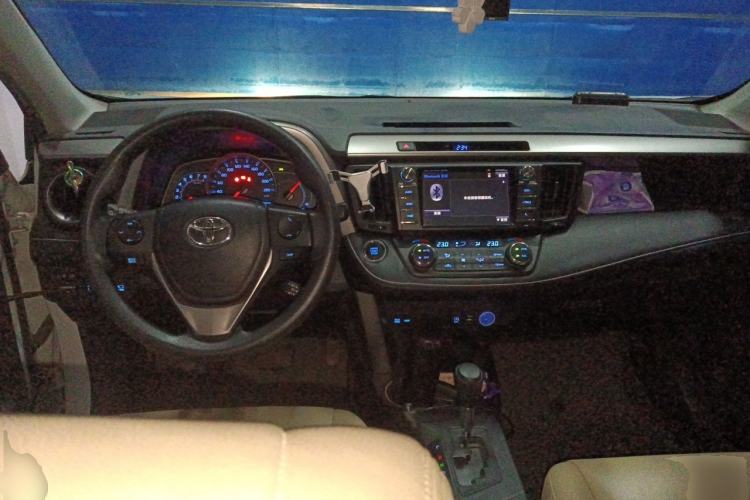 Used Toyota RAV4 2019 2.0L CVT Two-Wheel Drive Luxury Version China VI Standard Center Console