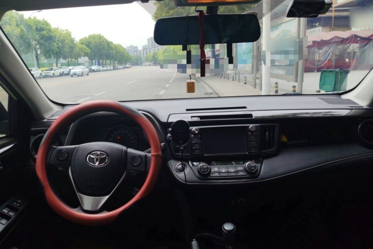 Used Toyota RAV4 2019 2.0L CVT Two-Wheel Drive Pioneer Edition China V Standard Center Console
