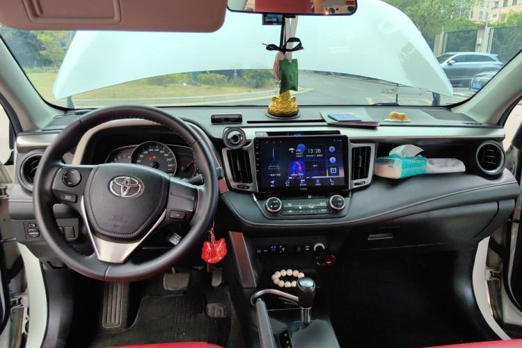 Used Toyota RAV4 2019 2.0L CVT Two-Wheel Drive Pioneer Edition China V Standard Center Console