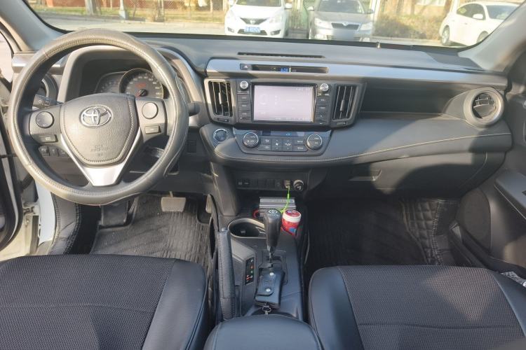 Used Toyota RAV4 2019 2.0L CVT Two-Wheel Drive Luxury Version China VI Standard
