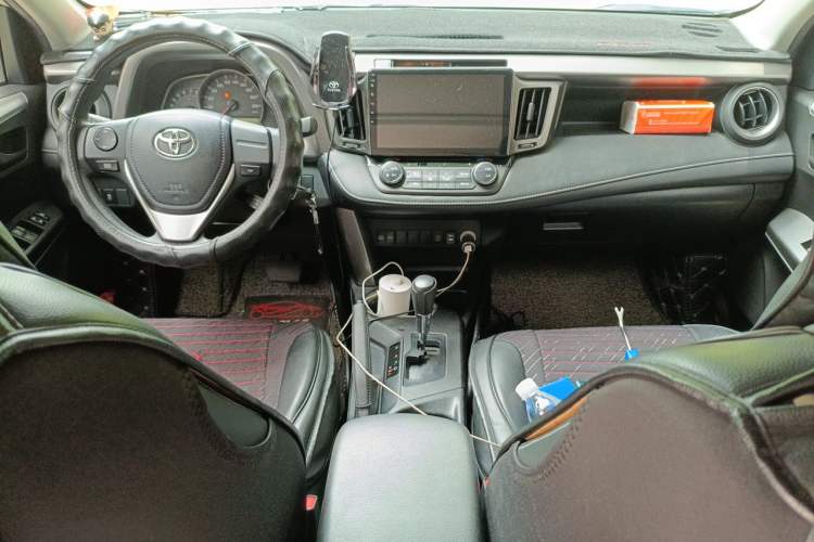 Used Toyota RAV4 2019 2.0L CVT Two-Wheel Drive Pioneer Edition China VI Standard Center Console