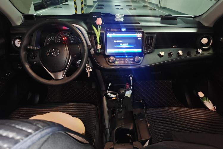 Used Toyota RAV4 2019 2.0L CVT Two-Wheel Drive Pioneer Edition China V Standard Center Console