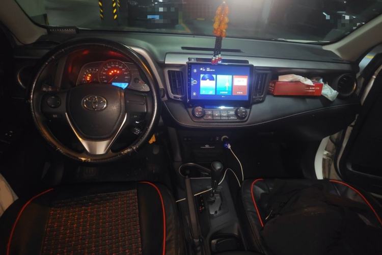 Used Toyota RAV4 2019 2.0L CVT Two-Wheel Drive Pioneer Edition China VI Standard Center Console
