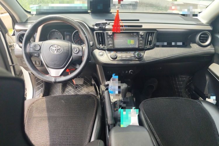 Used Toyota RAV4 2019 2.0L CVT Two-Wheel Drive Fashion X Limited Edition China V Standard Center Console