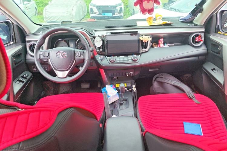 Used Toyota RAV4 2019 2.0L CVT Two-Wheel Drive Fashion X Limited Edition China V Standard Center Console