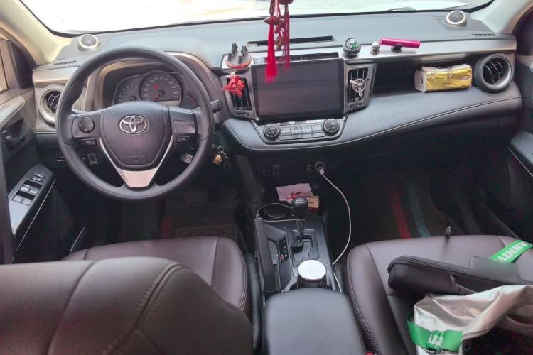 Used Toyota RAV4 2019 2.0L CVT Two-Wheel Drive Pioneer Edition China VI Standard Center Console