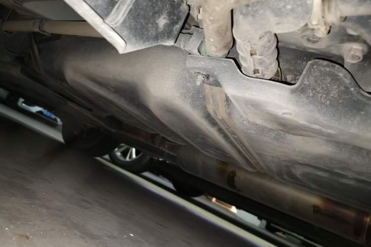 Used Toyota RAV4 2019 2.0L CVT Two-Wheel Drive Luxury Version China VI Standard Chassis Rear Left