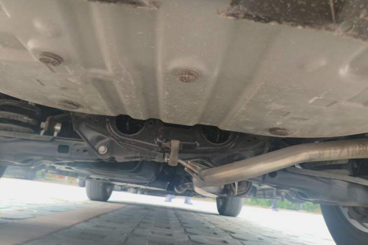 Used Toyota RAV4 2019 2.0L CVT Two-Wheel Drive Luxury Version China VI Standard Chassis Rear