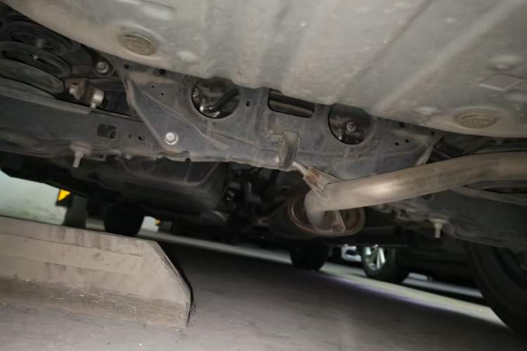 Used Toyota RAV4 2019 2.0L CVT Two-Wheel Drive Luxury Version China VI Standard Chassis Rear