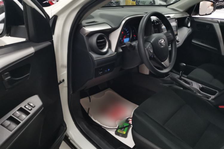 Used Toyota RAV4 2019 2.0L CVT Two-Wheel Drive Pioneer Edition China V Standard Driver Seat