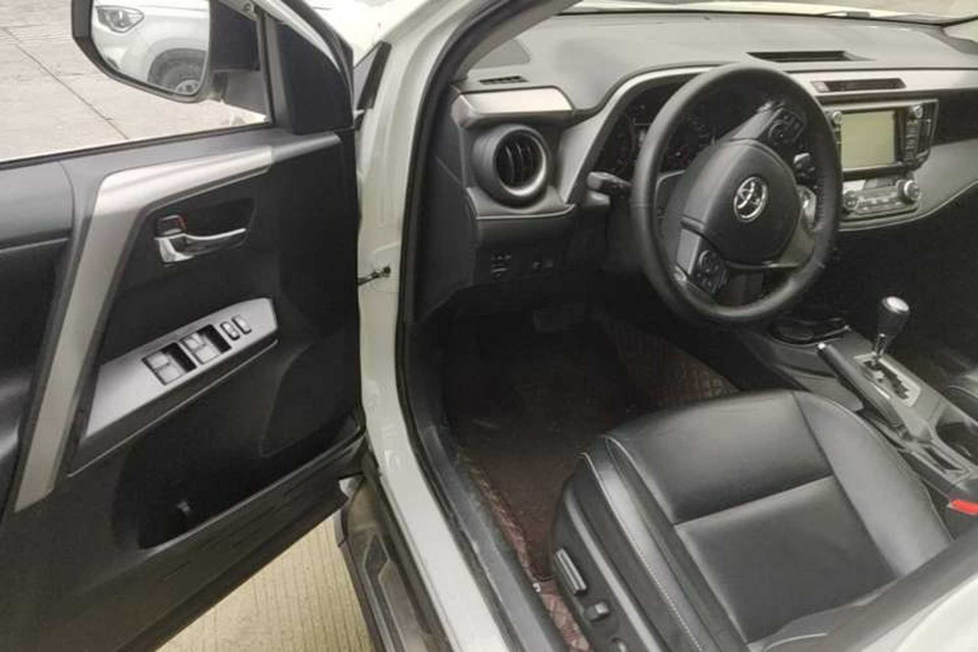 Used Toyota RAV4 2019 2.0L CVT Two-Wheel Drive ZhiShang Version China VI Standard Driver Seat