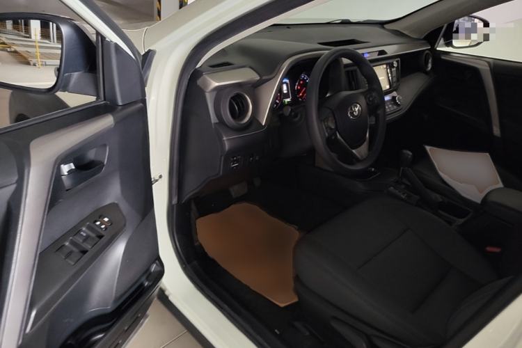 Used Toyota RAV4 2019 2.0L CVT Two-Wheel Drive Fashion X Limited Edition China V Standard Driver Seat