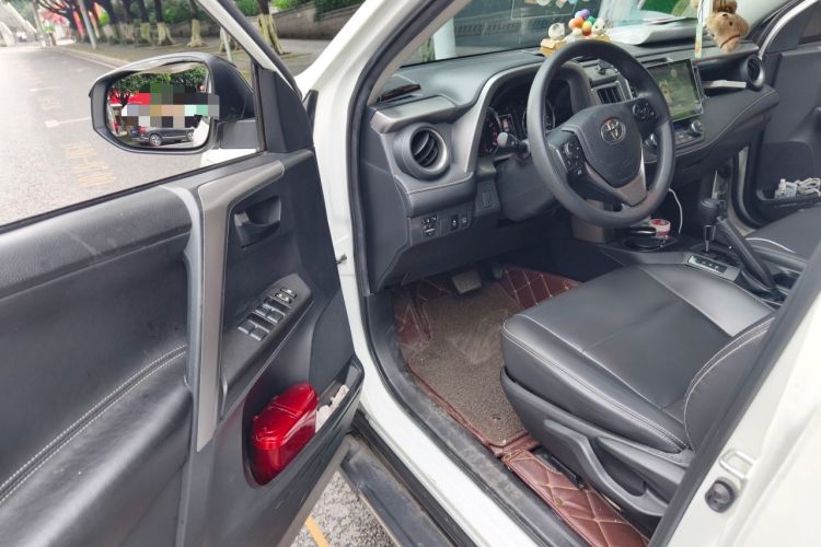 Used Toyota RAV4 2019 2.0L CVT Two-Wheel Drive Fashion X Limited Edition China V Standard Driver Seat