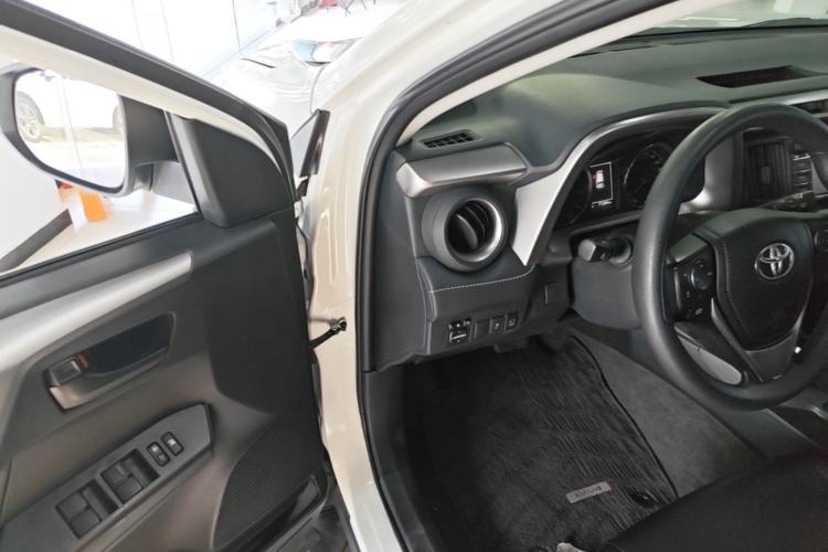 Used Toyota RAV4 2019 2.0L CVT Two-Wheel Drive Fashion X Limited Edition China VI Standard Driver Seat