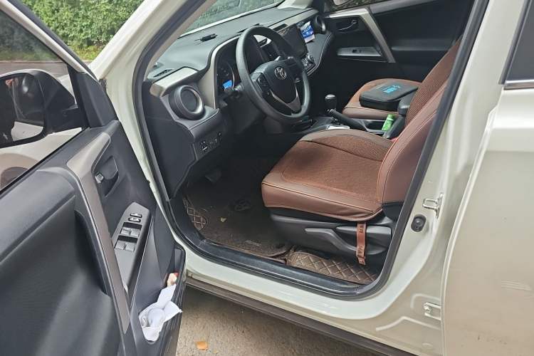 Used Toyota RAV4 2019 2.0L CVT Two-Wheel Drive Pioneer Edition China V Standard Driver Seat