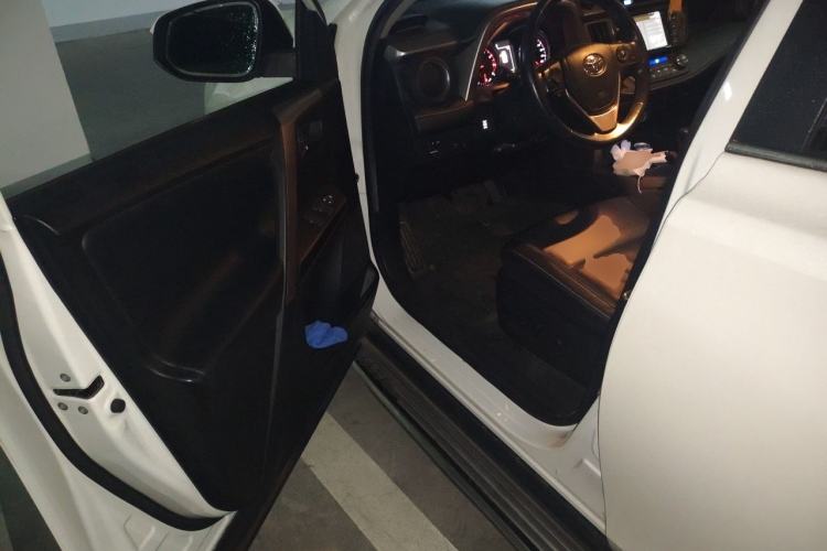 Used Toyota RAV4 2019 2.0L CVT Two-Wheel Drive ZhiShang Version China VI Standard Driver Seat