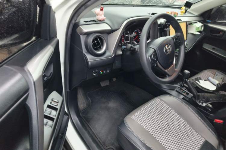 Used Toyota RAV4 2019 2.0L CVT Two-Wheel Drive Fashion X Limited Edition China V Standard Driver Seat