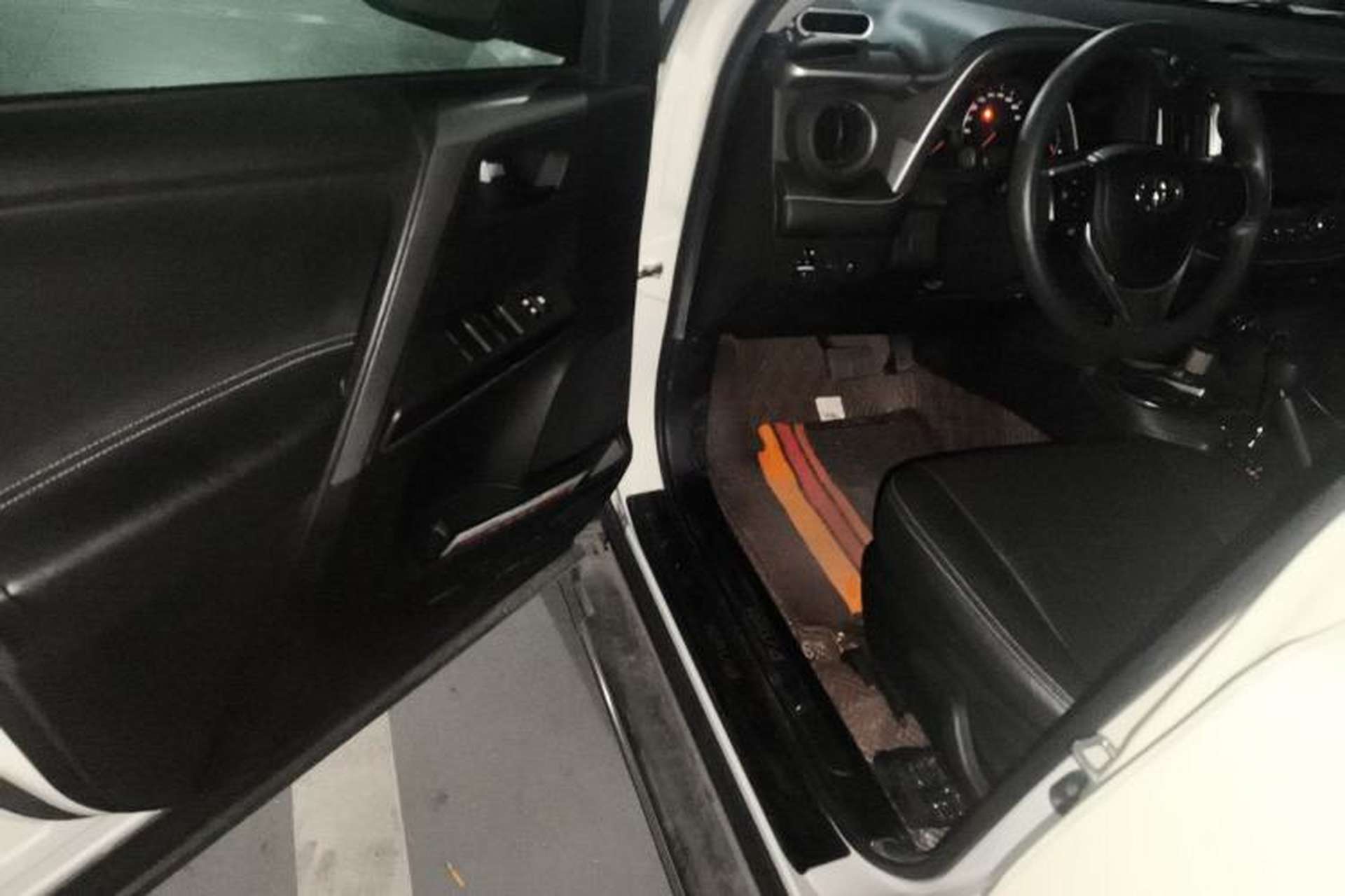 Used Toyota RAV4 2019 2.0L CVT Two-Wheel Drive Pioneer Edition China VI Standard Driver Seat