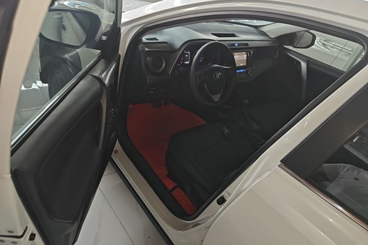 Used Toyota RAV4 2019 2.0L CVT Two-Wheel Drive Fashion X Limited Edition China V Standard Driver Seat