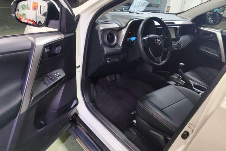 Used Toyota RAV4 2019 2.0L CVT Two-Wheel Drive Pioneer Edition China V Standard Driver Seat