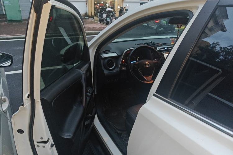 Used Toyota RAV4 2019 2.0L CVT Two-Wheel Drive Pioneer Edition China V Standard Driver Seat