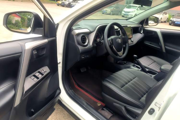 Used Toyota RAV4 2019 2.0L CVT Two-Wheel Drive Pioneer Edition China V Standard Driver Seat