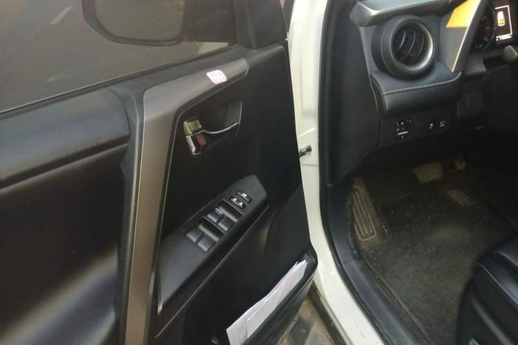 Used Toyota RAV4 2019 2.0L CVT 4x4 New Edition China VI Standard Driver Seat