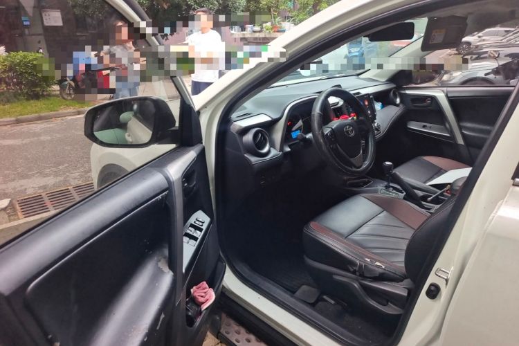 Used Toyota RAV4 2019 2.0L CVT Two-Wheel Drive Pioneer Edition China VI Standard Driver Seat