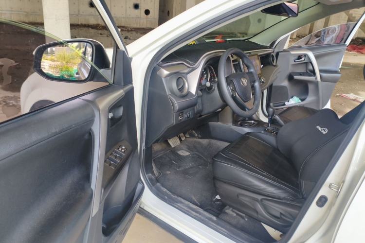 Used Toyota RAV4 2019 2.0L CVT Two-Wheel Drive Pioneer Edition China V Standard Driver Seat