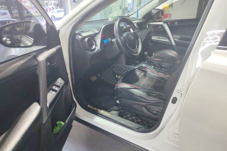 Used Toyota RAV4 2019 2.0L CVT Two-Wheel Drive Pioneer Edition China VI Standard Driver Seat