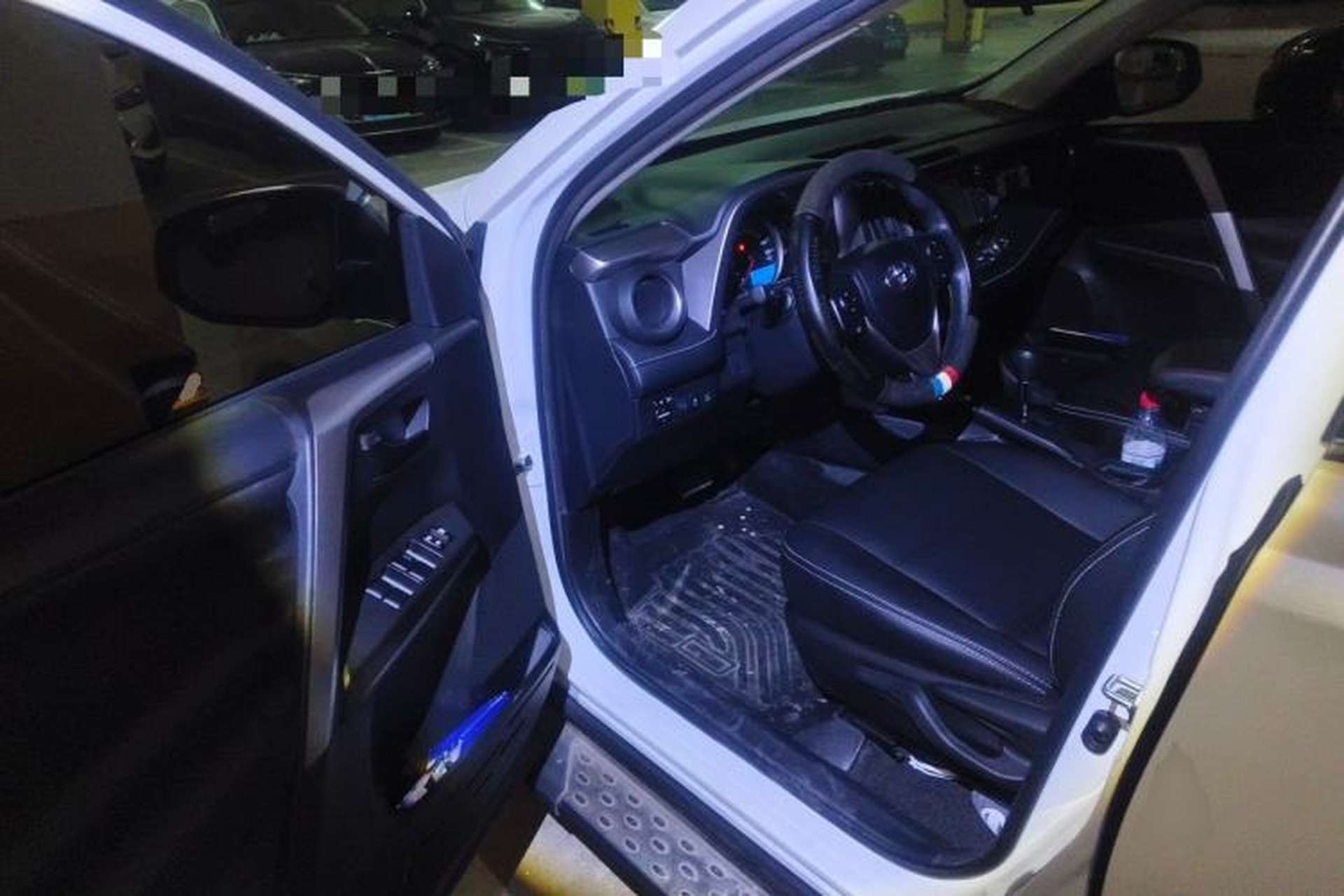 Used Toyota RAV4 2019 2.0L CVT Two-Wheel Drive Luxury Version China VI Standard Driver Seat