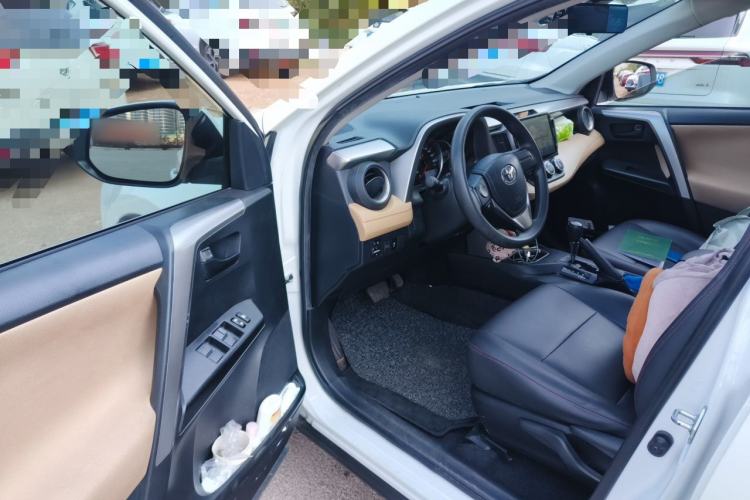 Used Toyota RAV4 2019 2.0L CVT Two-Wheel Drive Urban Edition China VI Standard Driver Seat
