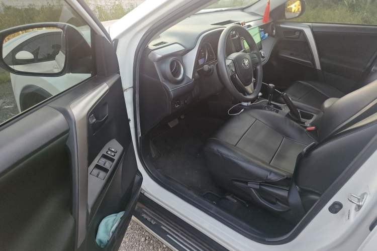 Used Toyota RAV4 2019 2.0L CVT Two-Wheel Drive Pioneer Edition China V Standard Driver Seat