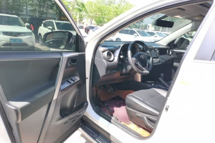 Used Toyota RAV4 2019 2.0L CVT Two-Wheel Drive Fashion X Limited Edition China V Standard Driver Seat