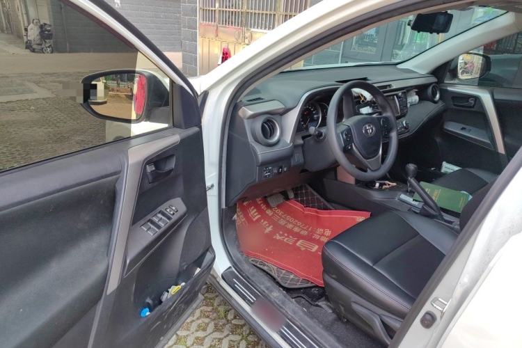 Used Toyota RAV4 2019 2.0L CVT Two-Wheel Drive Pioneer Edition China V Standard Driver Seat