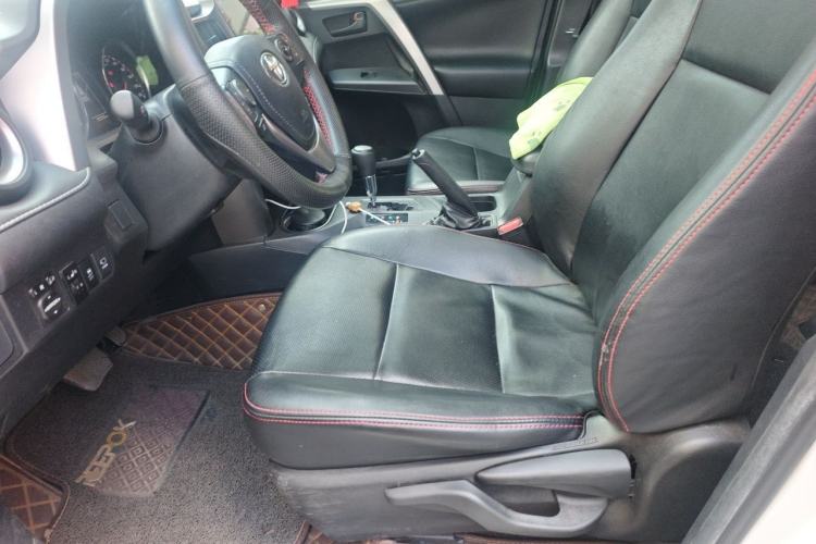 Used Toyota RAV4 2019 2.0L CVT Two-Wheel Drive Fashion X Limited Edition China V Standard Driver Seat