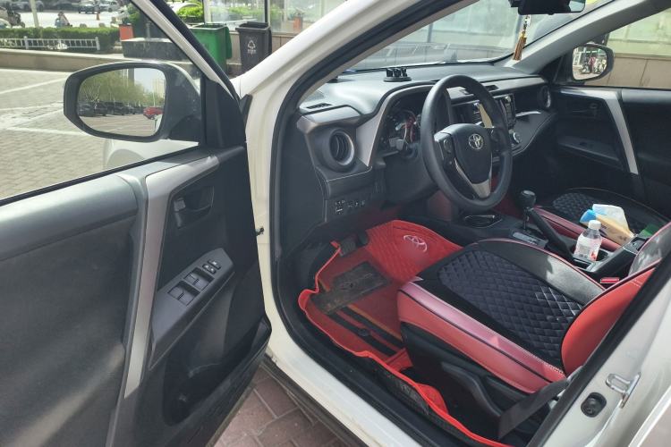 Used Toyota RAV4 2019 2.0L CVT Two-Wheel Drive Comfort Edition China VI Standard Driver Seat