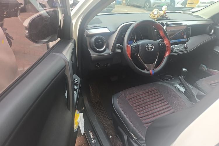 Used Toyota RAV4 2019 2.0L CVT Two-Wheel Drive Comfort Edition China VI Standard Driver Seat
