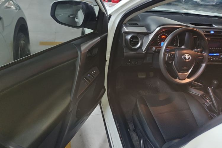 Used Toyota RAV4 2019 2.0L CVT Two-Wheel Drive Pioneer Edition China V Standard Driver Seat