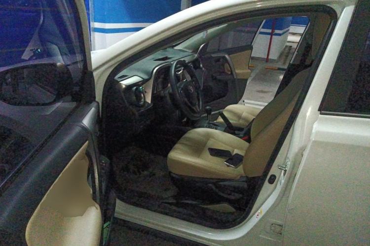 Used Toyota RAV4 2019 2.0L CVT Two-Wheel Drive Luxury Version China VI Standard Driver Seat