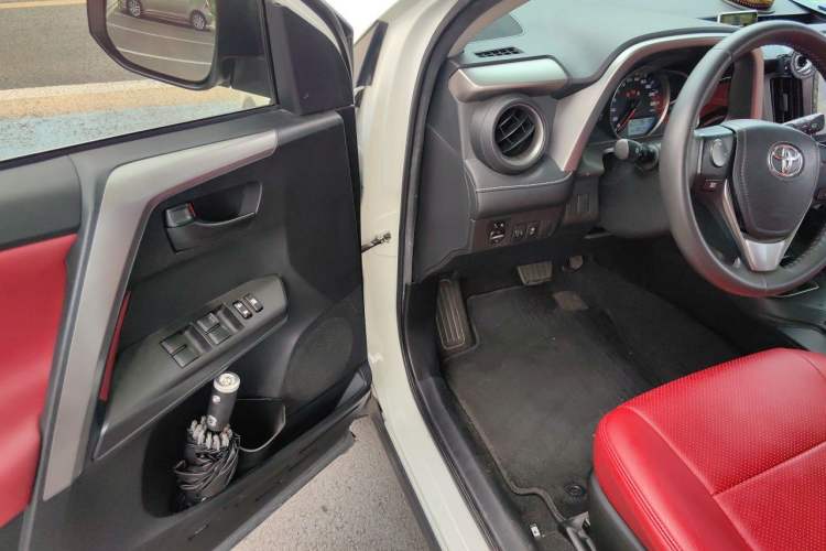 Used Toyota RAV4 2019 2.0L CVT Two-Wheel Drive Pioneer Edition China V Standard Driver Seat