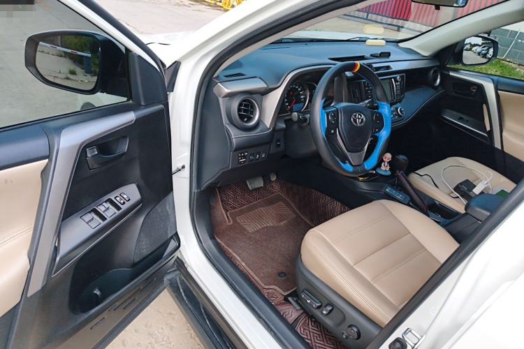 Used Toyota RAV4 2019 2.0L CVT Two-Wheel Drive Comfort Edition China VI Standard Driver Seat