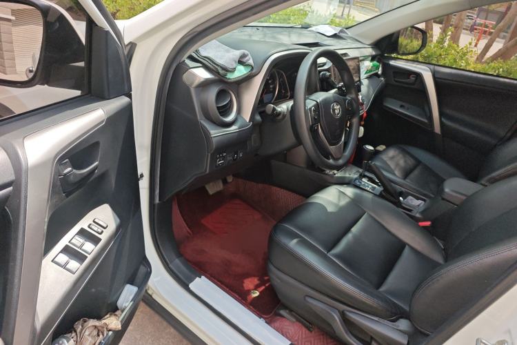 Used Toyota RAV4 2019 2.0L CVT Two-Wheel Drive Pioneer Edition China V Standard Driver Seat