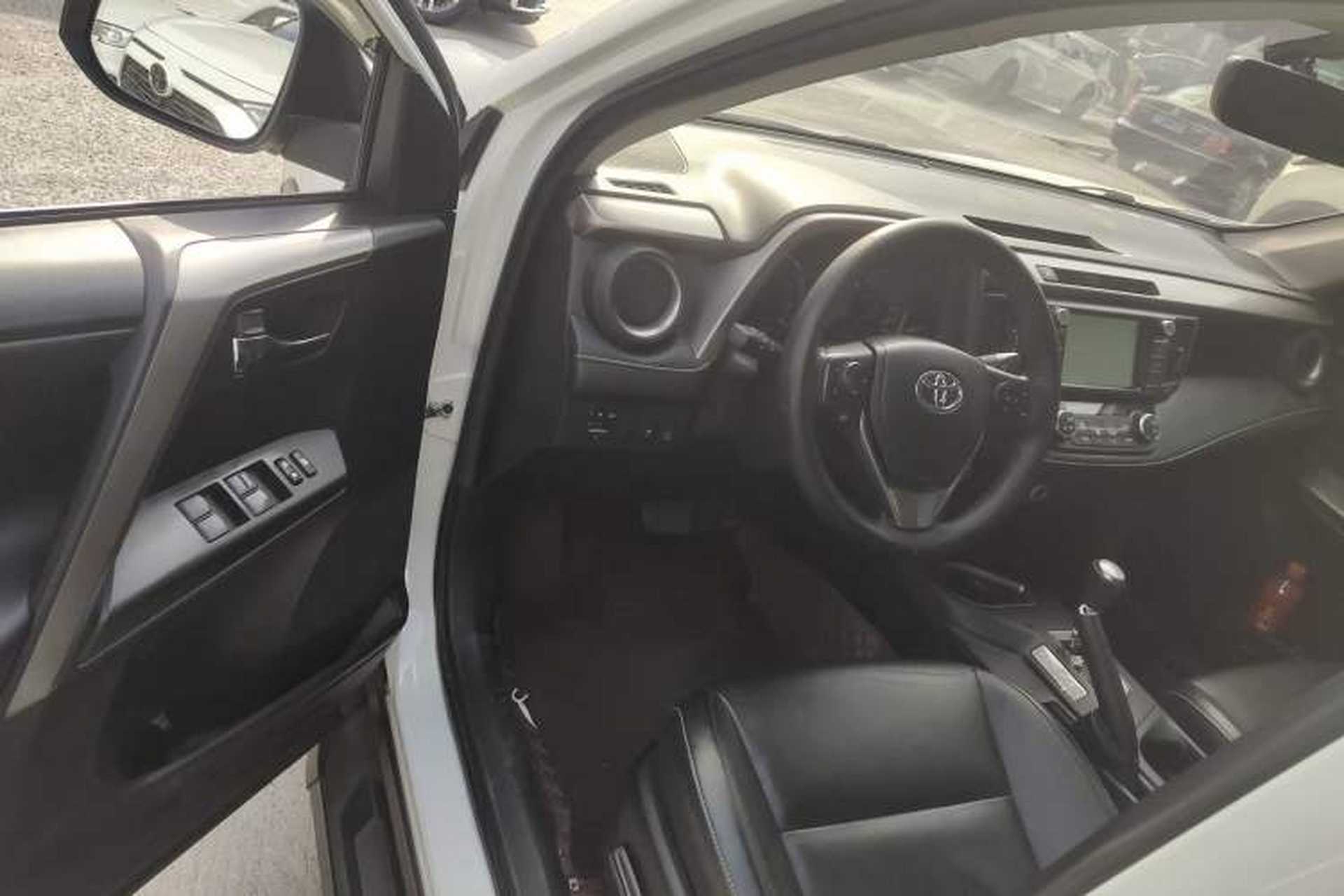 Used Toyota RAV4 2019 2.0L CVT Two-Wheel Drive ZhiShang Version China VI Standard Driver Seat