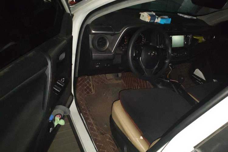 Used Toyota RAV4 2019 2.0L CVT Two-Wheel Drive Fashion X Limited Edition China V Standard Driver Seat