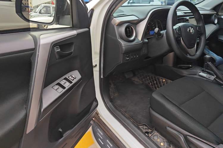 Used Toyota RAV4 2019 2.0L CVT Two-Wheel Drive Pioneer Edition China V Standard Driver Seat
