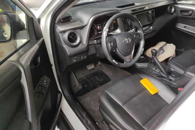 Used Toyota RAV4 2019 2.0L CVT Two-Wheel Drive Fashion X Limited Edition China VI Standard Driver Seat